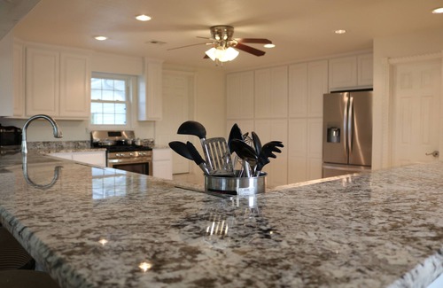 Longtown Villa | Sandy Beaches-Lake Accessn6000 sq. ft. -Sleeps 25 n9 bedrooms, 4 bathrooms