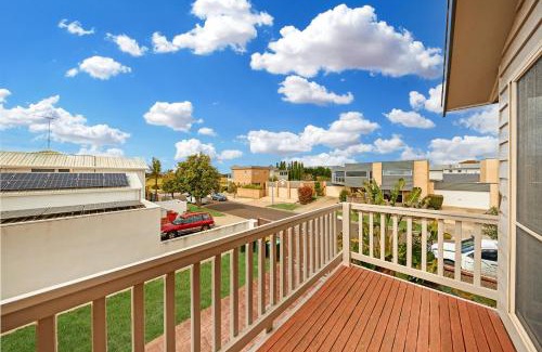 Torquay House | Sandy Bliss Walk to the beach