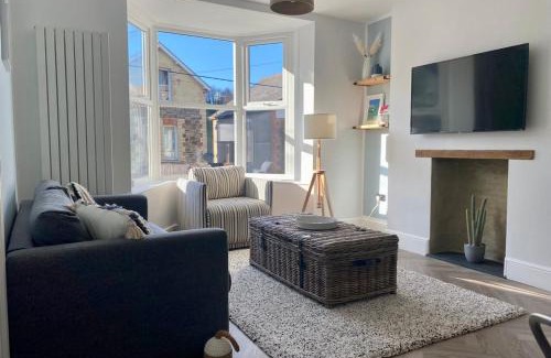 Combe Martin Apartment | ‘Sandy Bottom’ - Apartment by the sea