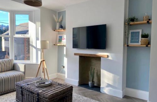 Combe Martin Apartment | ‘Sandy Bottom’ - Apartment by the sea