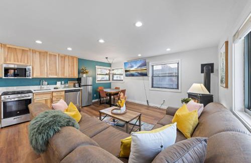 Tahoe Vista House | Sandy Cove on the North Shore -Lakeside Cottage with Pier Beach, and HOA Amenities