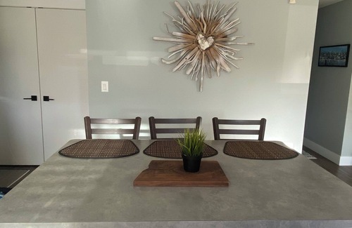 Regional District of Nanaimo Cottage | Sandy Dollar Retreat n Beachy themed carriage house in Parksville
