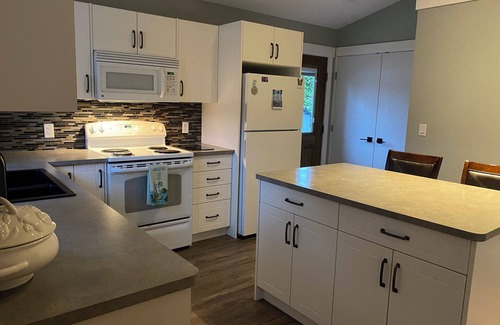 Regional District of Nanaimo Cottage | Sandy Dollar Retreat n Beachy themed carriage house in Parksville