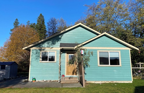 Regional District of Nanaimo Cottage | Sandy Dollar Retreat n Beachy themed carriage house in Parksville