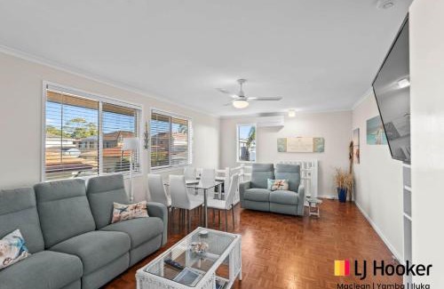 Iluka House | Sandy Feet
