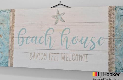 Iluka House | Sandy Feet