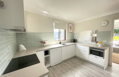 Copacabana House | Sandy Feet Beach House, 3 Bedrooms, 2 Bathrooms only 350m from Copacabana Beach