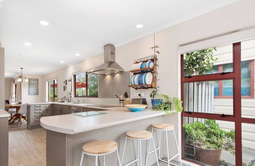 Papamoa Beach Cottage | Sandy Feet - Papamoa Beach Holiday Home