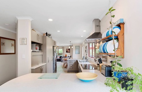 Papamoa Beach Cottage | Sandy Feet - Papamoa Beach Holiday Home