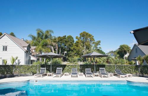 Russell House | Sandy Jandal - 3-5 Bedroom - Russell Cottages