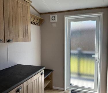 Allerthorpe House | Sandy Lane 18 - Lodge with Hot Tub