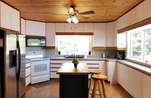 Dysart et al Cottage | Sandy Maple Cottage - Haliburton Lakefront Luxury Cottage