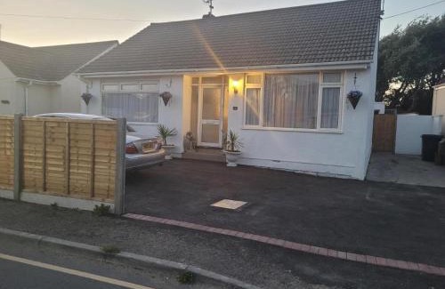 Weston-super-Mare Apartment | sandy retreat