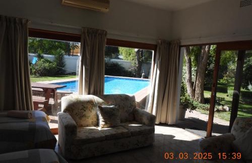 Graaff-Reinet Apartment | Sandy's Place Graaff Reinet