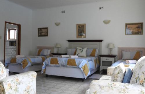 Graaff-Reinet Apartment | Sandy's Place Graaff Reinet