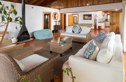 Wavecrest House | Sandy's Spot: sunny pet-friendly house with a pool