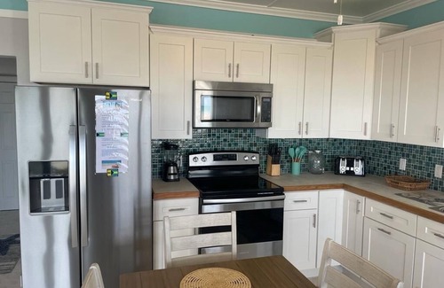 Spanish Wells Cottage | Sandy & Salty Beach Cottage
