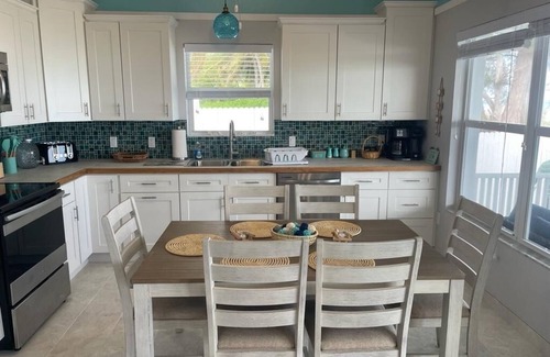 Spanish Wells Cottage | Sandy & Salty Beach Cottage