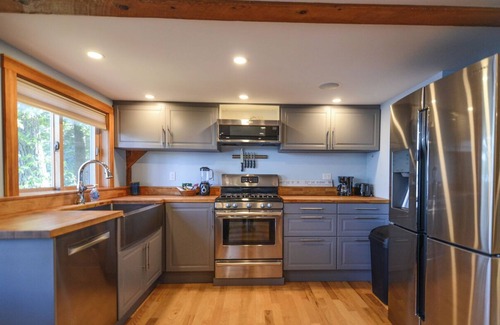 Deerfield House | Sandy Shore on Pleasant Lake