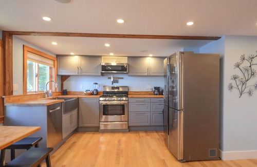 Deerfield House | Sandy Shore on Pleasant Lake