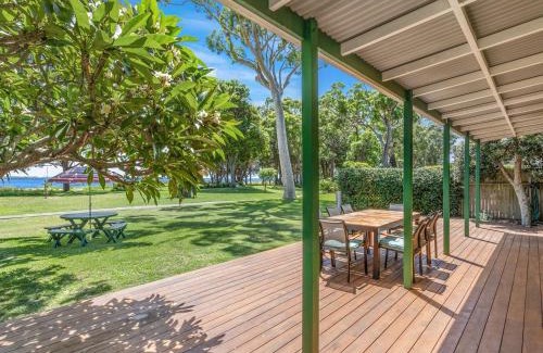 Corlette House | Sandy Shores 18 Corlette Point Road