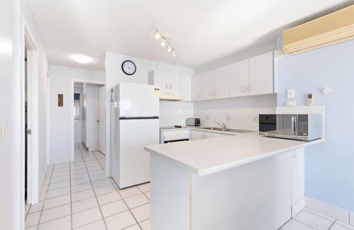 Urangan Apartment | Sandy Straits Poolside Escape with Beach Access