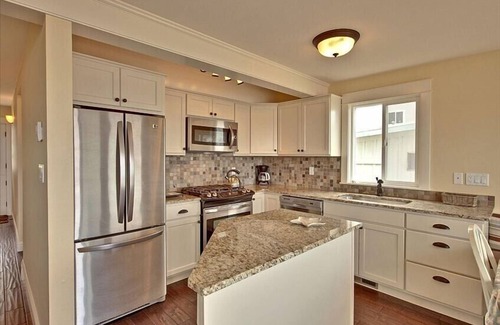 Freeland House | Sandy Waterfront Beach House