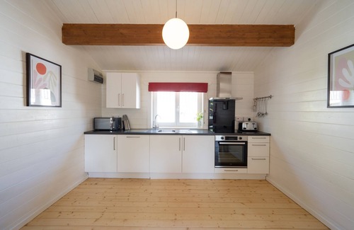 Bude Cabin | Sandymouth Lodge - Peaceful Spot Close to Sandy Beaches