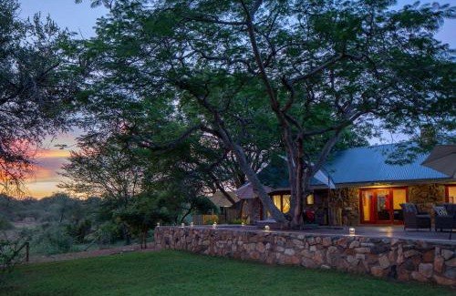 Maruleng Cabin | Sangasava Safari Lodge