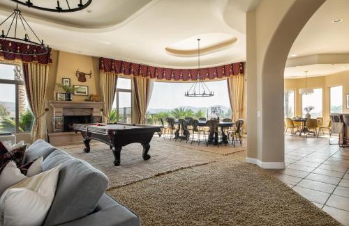 Temecula House | Sangiovese By AvantStay Spectacular Estate w Pool Hot Tub Putting Green