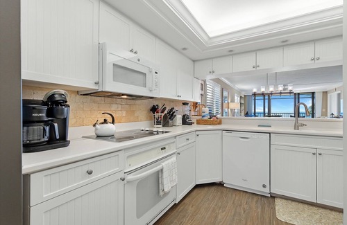 Beachview Country Club Estates Condo | Sanibel Beachfront Full Gulf View Condo! 3BR, 2 Bath! Pool, Tennis, Pickleball!