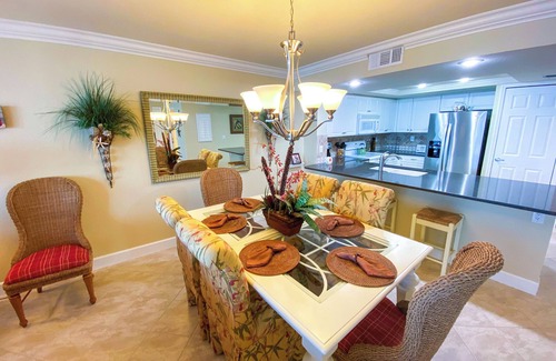 Punta Rassa Apartment | Sanibel Harbour Resort Bay View Tower 532: Waterfront condo overlooking the private beach.