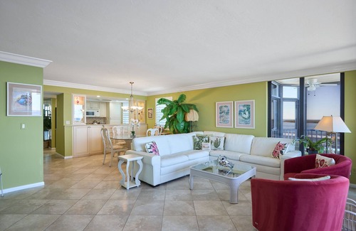 Punta Rassa Apartment | Sanibel Harbour Resort Harbour Tower 617: Beachfront corner unit vacation retreat