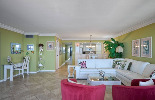 Punta Rassa Apartment | Sanibel Harbour Resort Harbour Tower 617: Beachfront corner unit vacation retreat