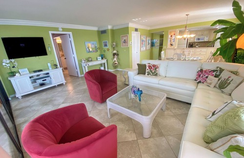Punta Rassa Apartment | Sanibel Harbour Resort Harbour Tower 617: Beachfront corner unit vacation retreat