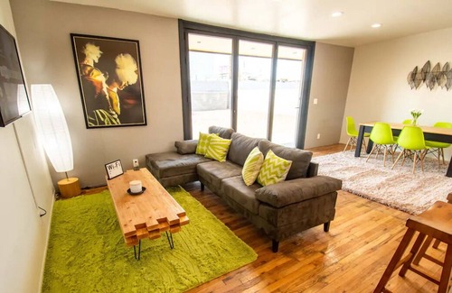 Beverly Green House | Sanitized Newly Remodeled Downtown-2 Bedrooms!