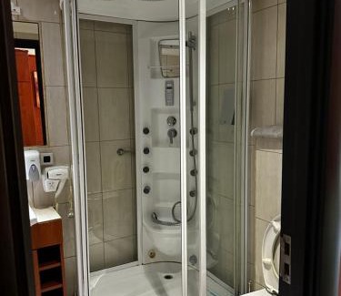 Novi Beograd Hotel | Sanjin Cruise River View Room Hotel