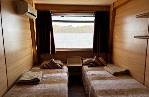 Novi Beograd Hotel | Sanjin Cruise River View Room Hotel