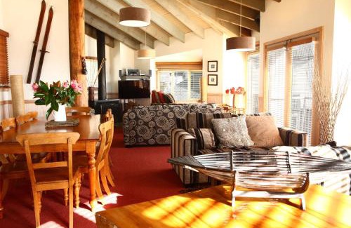 Hotham Heights Ski Chalet | Sanki
