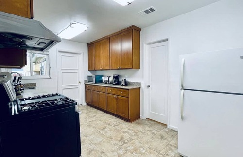 North Central House | Sanmateo Cozy Central 3b1b Home Garage Parking AC