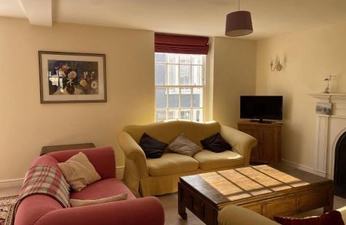Beaumaris House | Sant Seiriol