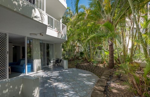 Broadbeach Apartment | Santa Anne By The Sea