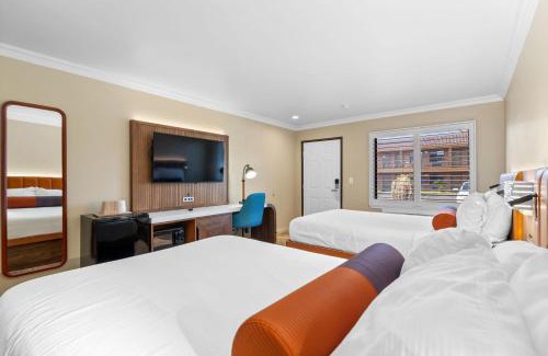 Newhall Hotel | Santa Clarita Motel - Near six Flags Magic Mountain - Valencia