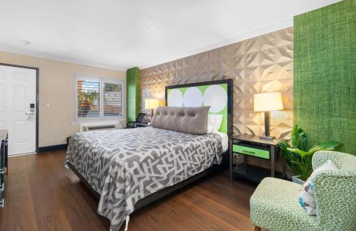 Newhall Hotel | Santa Clarita Motel - Near six Flags Magic Mountain - Valencia
