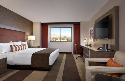 Centennial Hills Resort | Santa Fe Station Hotel & Casino