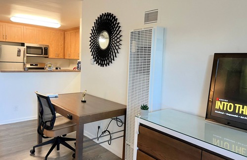 Sawtelle Hotel | Santa Monica Bliss Cozy 1BR Apartment w/Resort Vibes