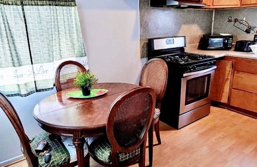 Sunset Park Apartment | Santa Monica Gem