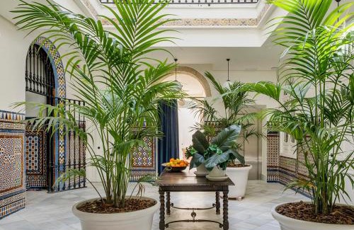 San Julian Apartment | Santa Paula Pool & Luxury