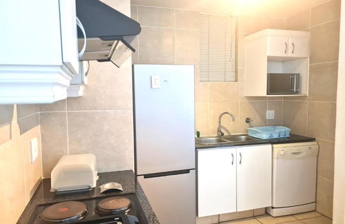 Margate Beach Apartment | Santorini 106A