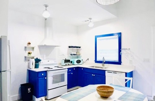 Chapel Hill Cottage | Santorini Cave Style Cottage with Fenced-in Yard